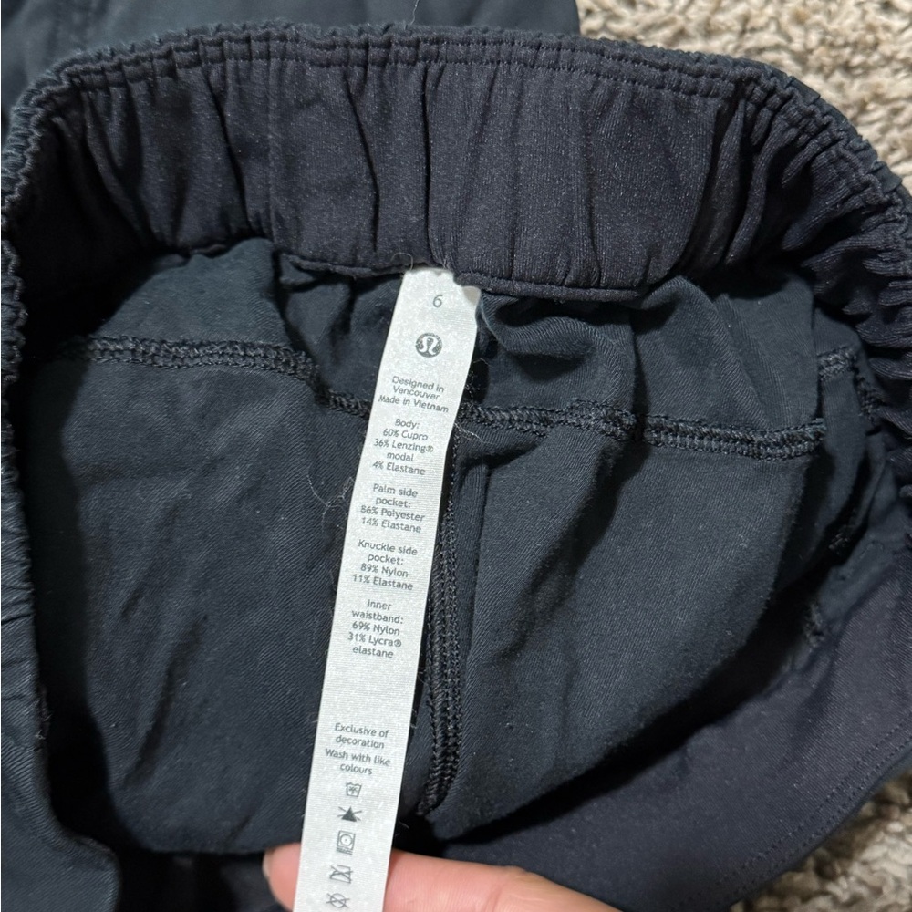 Lululemon Metropolis Maven High Rise Crop - Picture 6 of 6